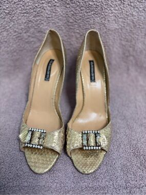 Claudia Ciuti Gold Leather Crystal Buckle Peep Toe Heels Italy 9.5 M